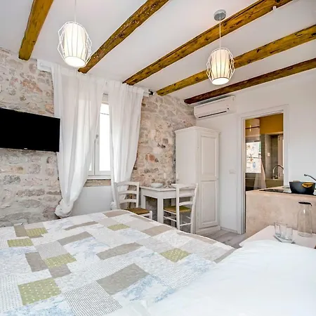 Apartment And Studio Ca' 3 Vie Rovinj Exterior photo