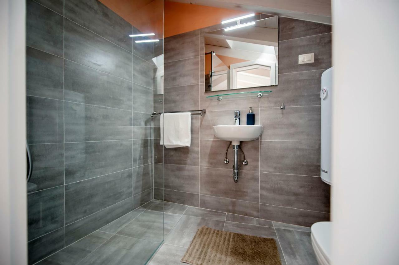 Apartment And Ca' 3 Vie